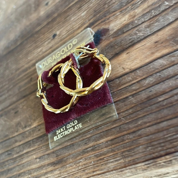 Earrings by Kramer - Picture 4 of 4